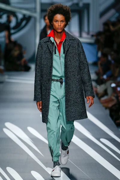 Look 17